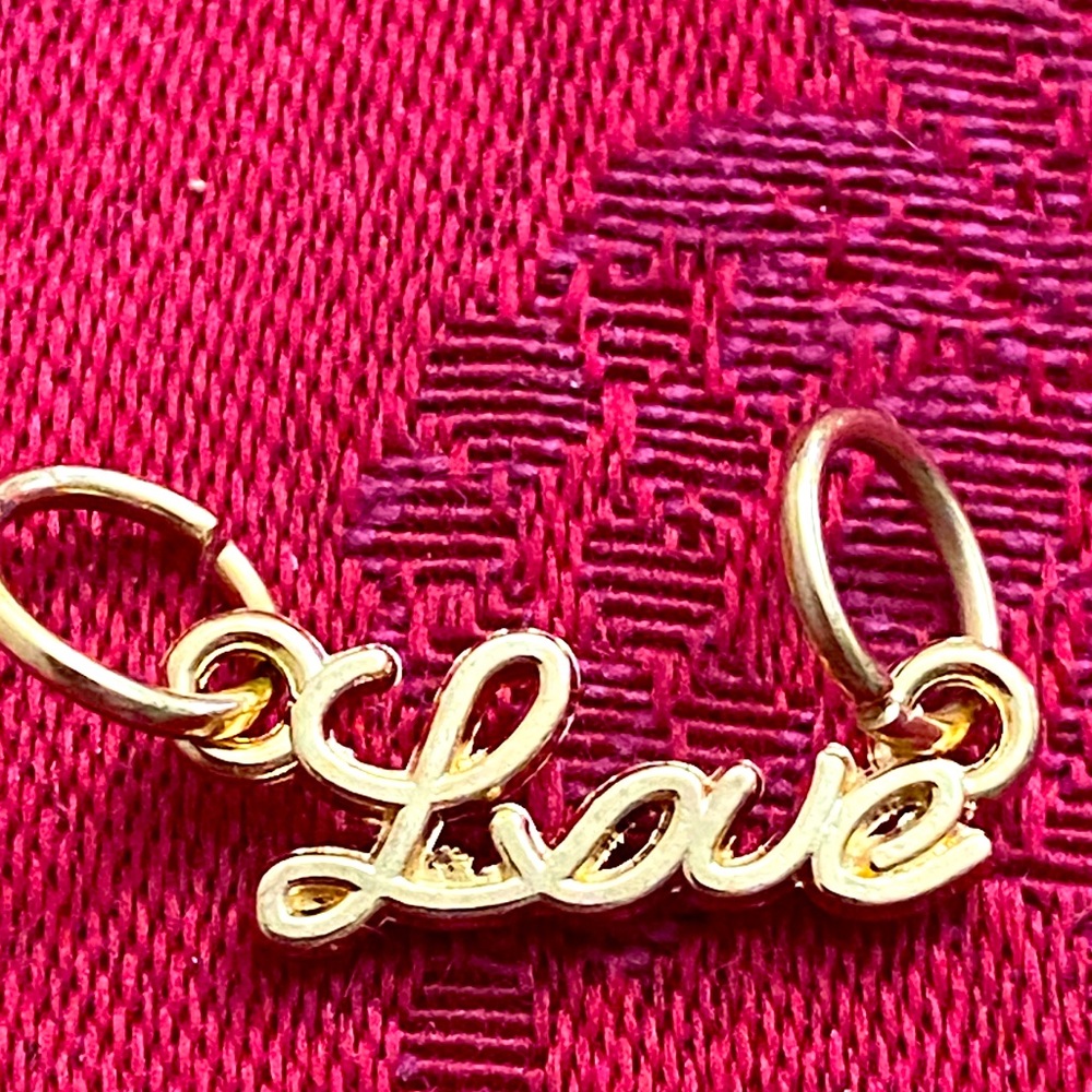 5/$10❤️❤️❤️NEW Rose Gold Tone Alloy LOVE Charm Pendant